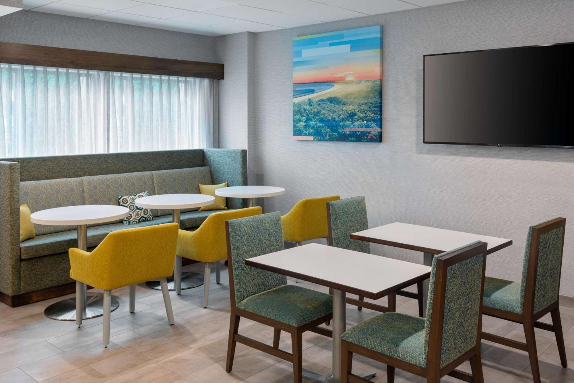 Hampton Inn Coventry-Warwick Area Exteriér fotografie